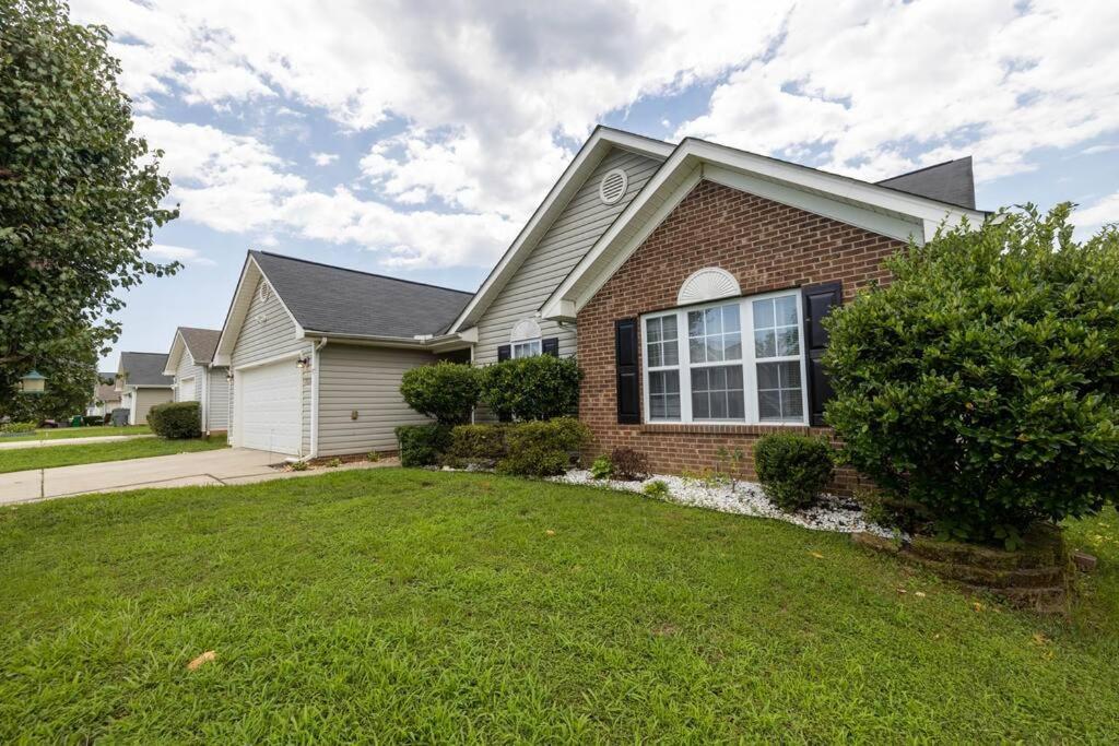 Queen City Family-Friendly Entire House, Charlotte Exterior photo